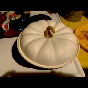 Decor steals pie plate